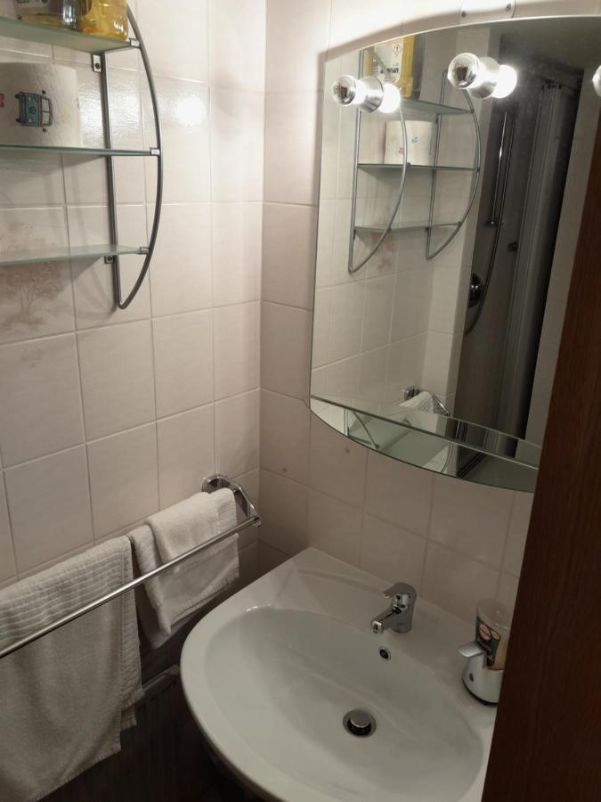 Apartment Mit Kueche Und Balkon Oder Terrasse, Ruhig Und Gut Erreichbar Piding Exteriör bild